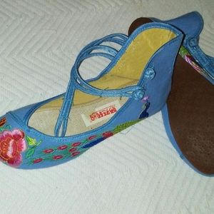 YANRANZHUANPAN Embroiderd flowered Shoes